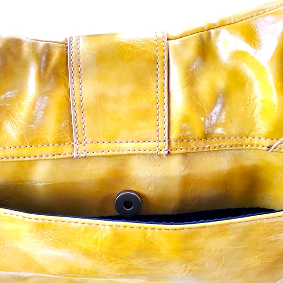 Vera Wang Crossbody Purse - Picture 8 of 15